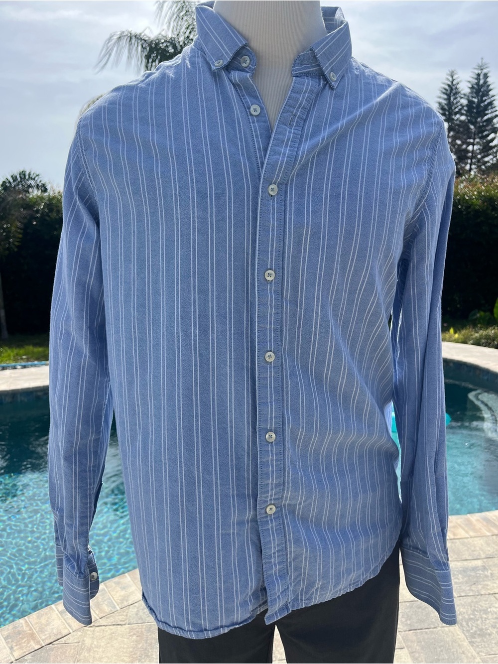 Denim & Flower Men's Blue and White Striped Button-Down Large